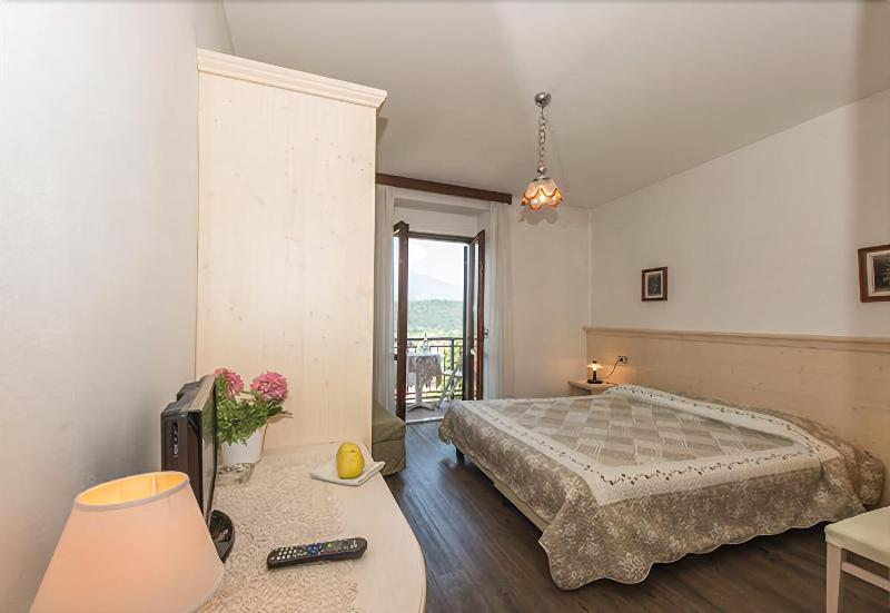 Albergo Antica Rosa Levico Terme Kültér fotó