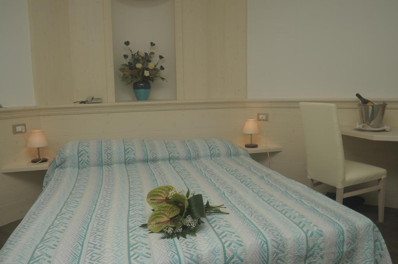 Albergo Antica Rosa Levico Terme Szoba fotó
